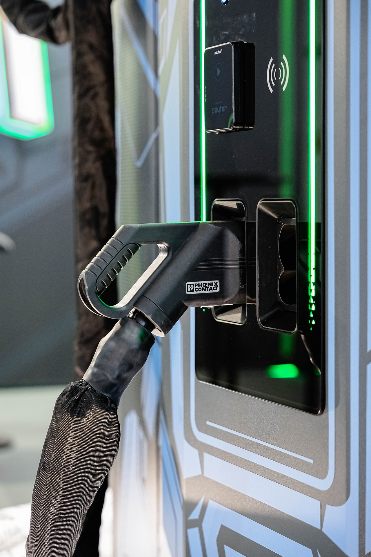 GUARDiON charging connector and contactless payment terminal detail